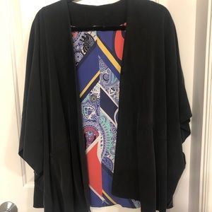 Kit and Ace kimono. Reversible black and print. One size.